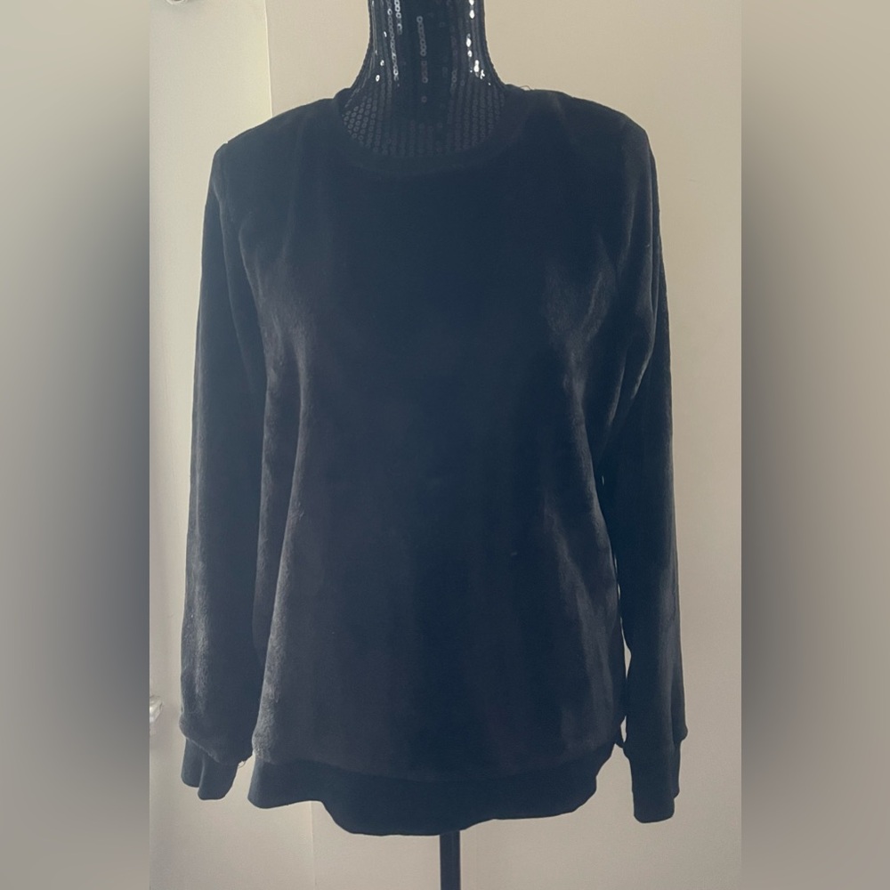 Gaiam Cozy Black Plush Pullover Top Size Large